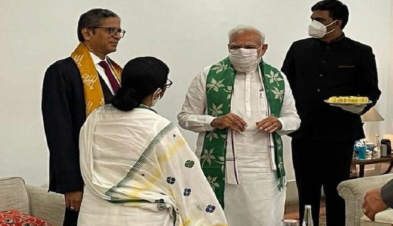 Mamata meets Modi during tea break at national conclave in Delhi, moots second HC campus at Rajarhat