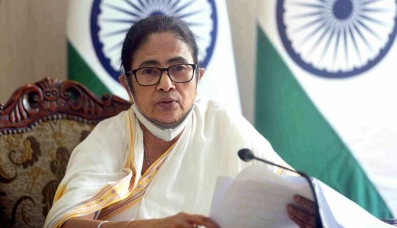 Mamata slams BJP for Maha crisis, seeks justice for Uddhab