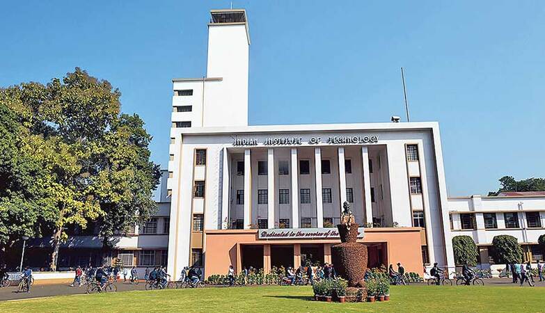 IIT Kharagpur shines with over 700 placement offers on day one placement season